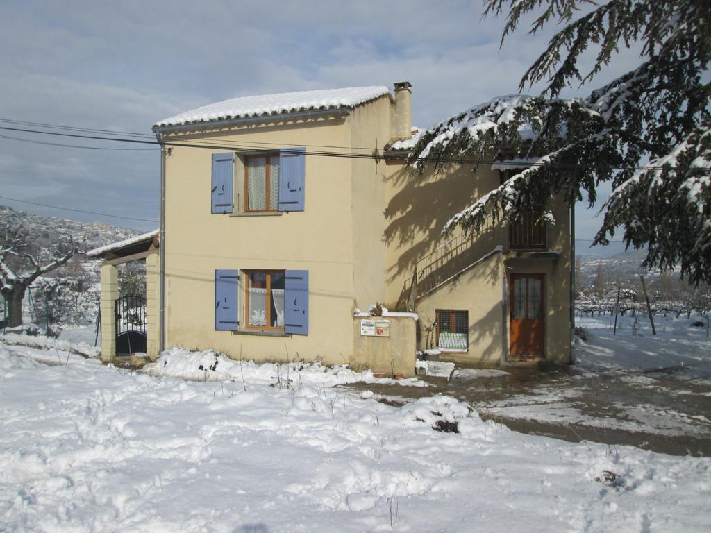 Gites Des Cedres Crestet Habitación foto